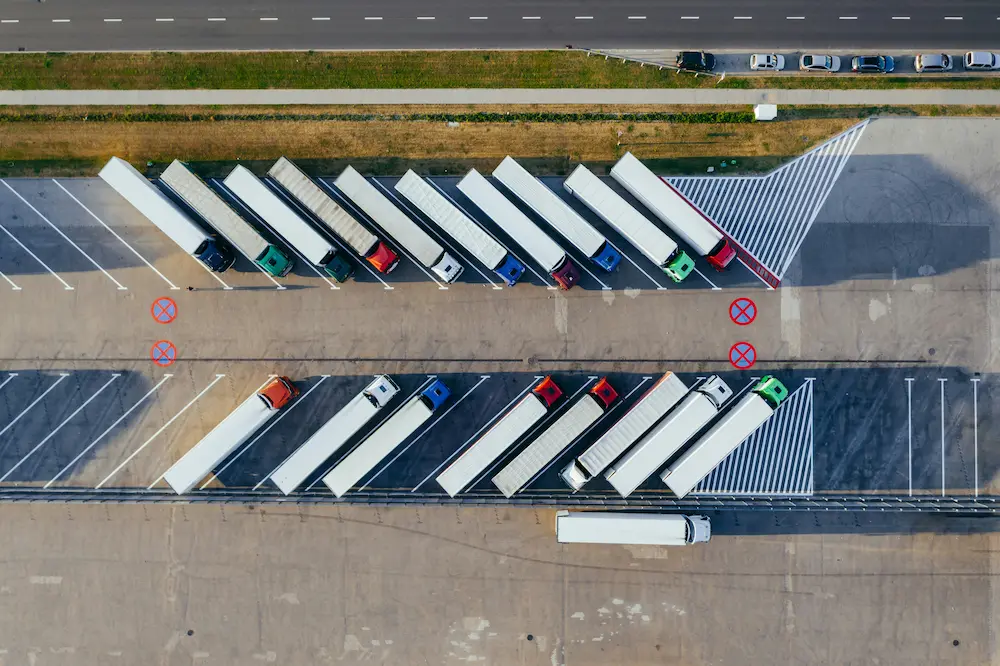 Transport i Logistika - Vozila na parkingu