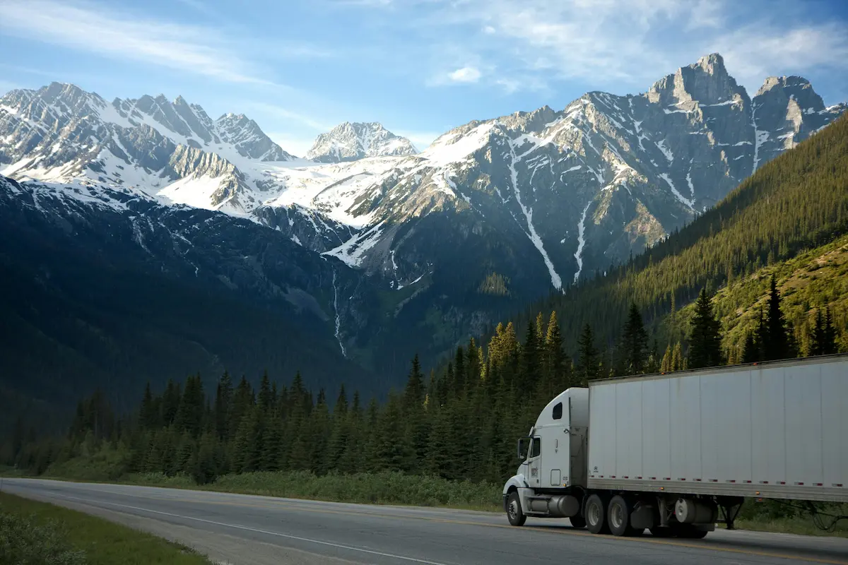 Transport i Logistika: Digitalna Transformacija kao Ključ za Budućnost